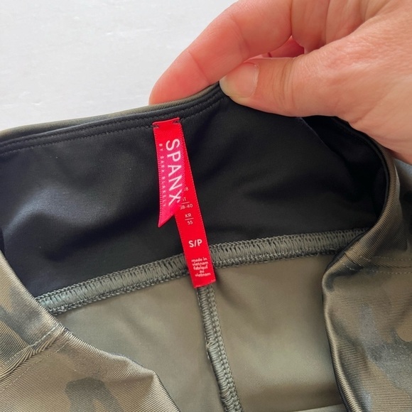 Spanx Camo Green Leggings Size Small *See dimensions - Picture 3 of 8